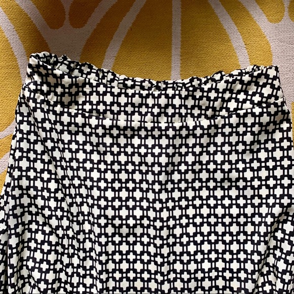 Black & Ivory High-waisted Maxi Skirt - Picture 4 of 8